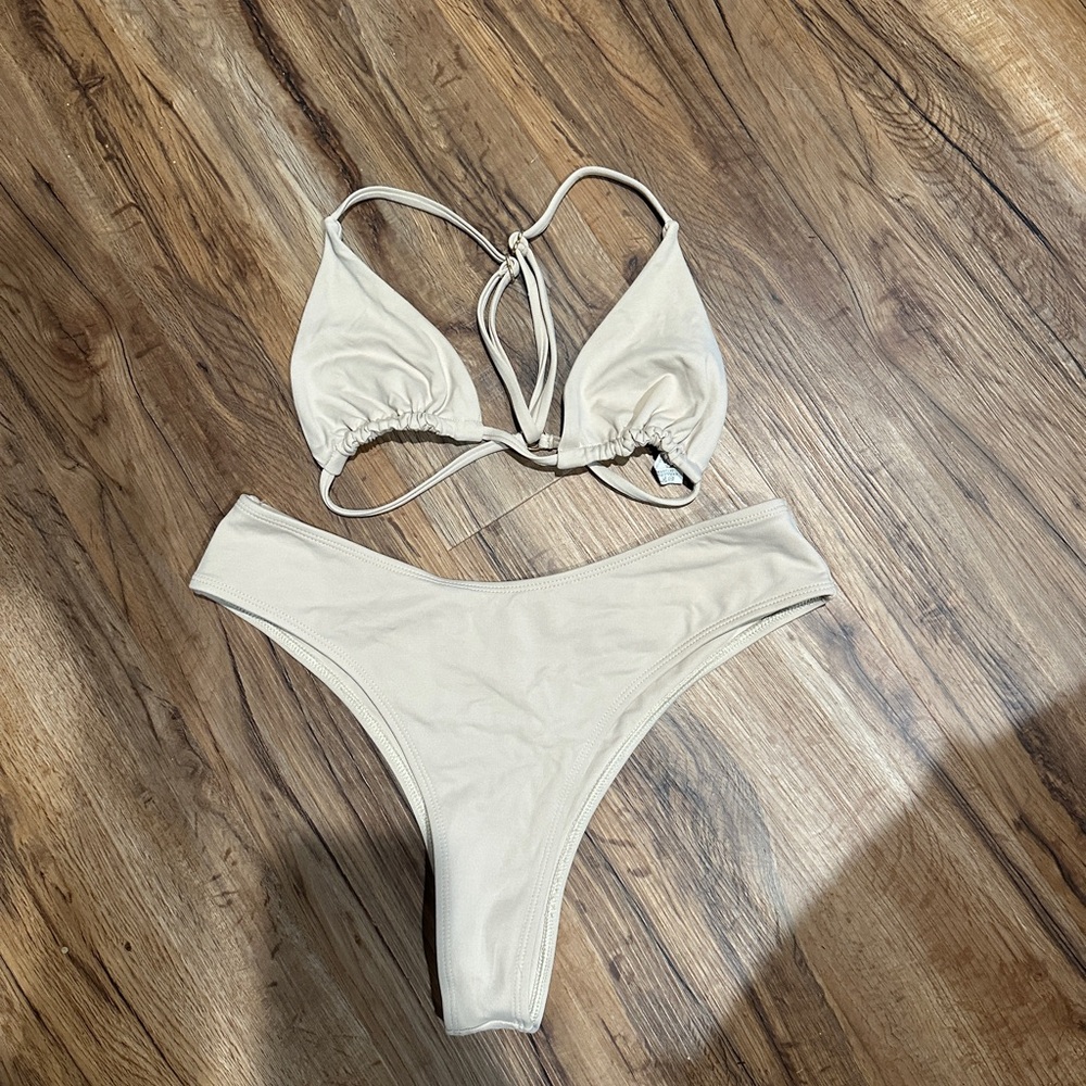 Chic Cream Bikini with Elegant Silhouette